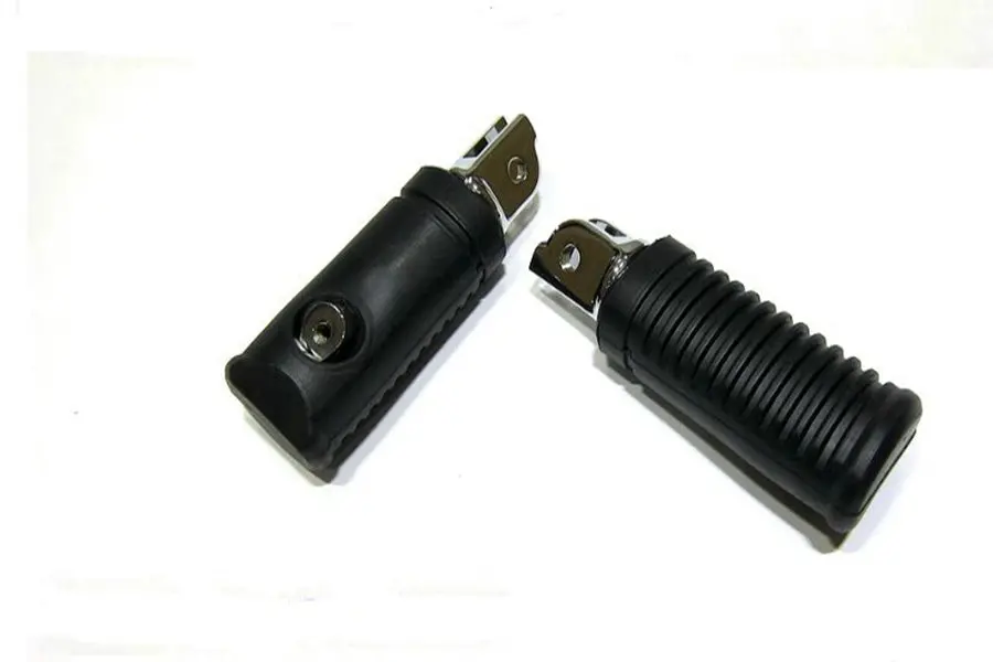 M8 Driver Footpeg Set Chrome - V-Twin Mfg. 1