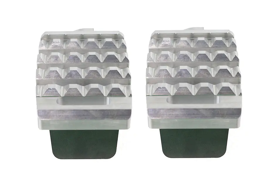 Grate Driver Footpeg Set Chrome - V-Twin Mfg. 1