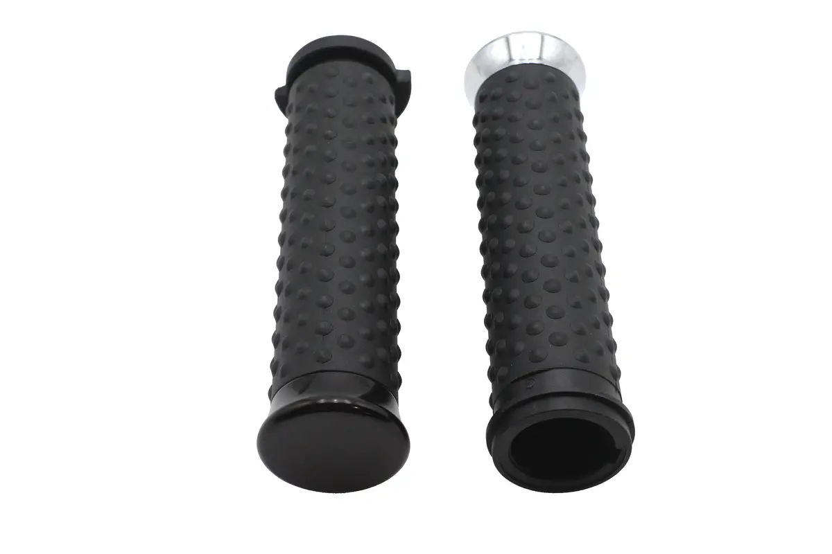 Wyatt Gatling Deluxe Grip Set Chrome - V-Twin Mfg. 1