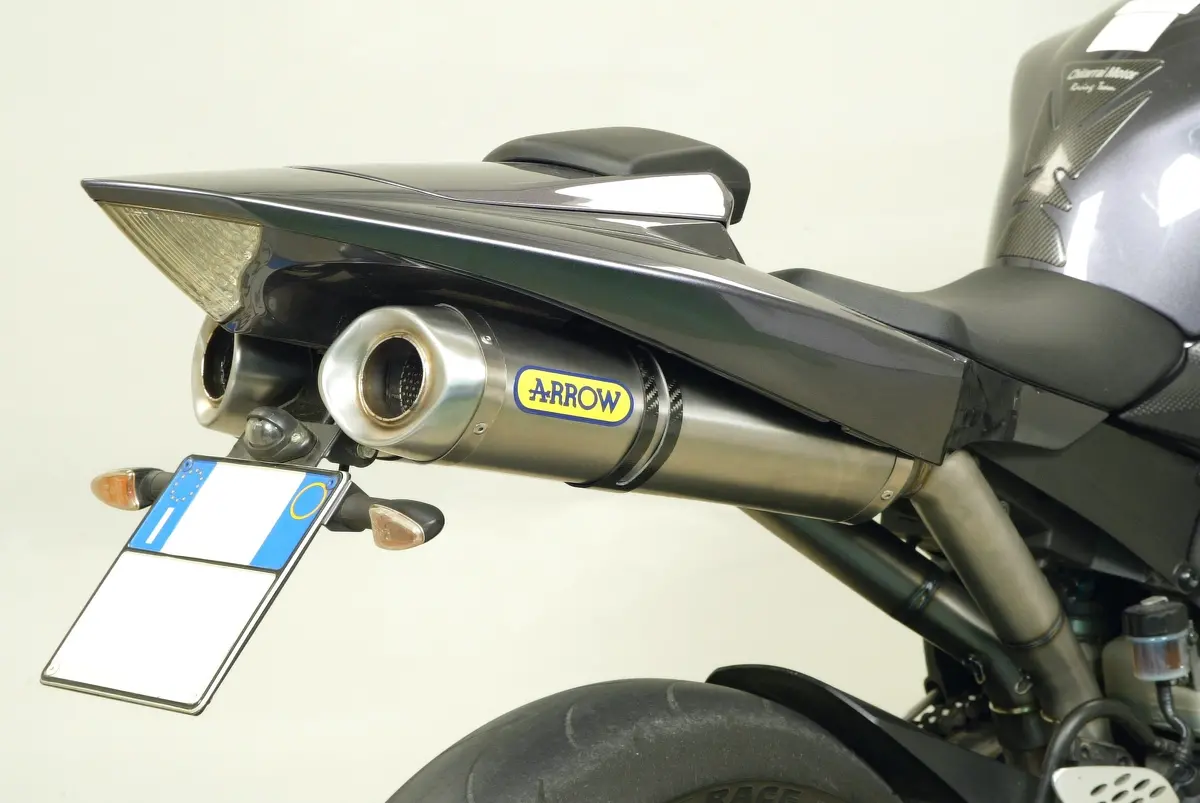 71687Ao Arrow Dual Aluminium Slip On Exhausts For The Yamaha Yzf1000 / Yzf-R1 2004-2006 1